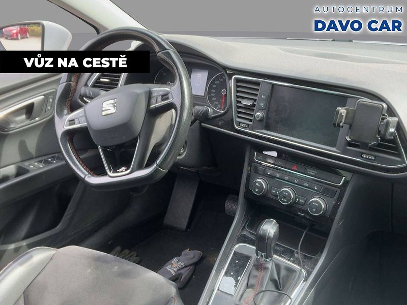 Seat Leon 2,0 TDI 135kW FR DSG Panorama - fotka 3 z 10