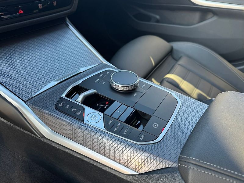 BMW Řada 3 M340i xDrive Touring El. Tažné - fotka 14 z 19