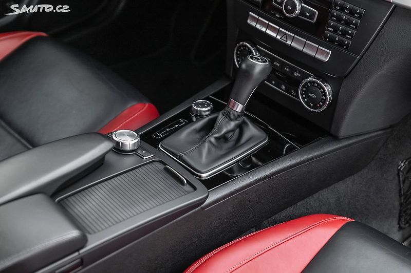 Mercedes-Benz Třídy C 63AMG Coupe*krásný stav*Servis - fotka 17 z 50