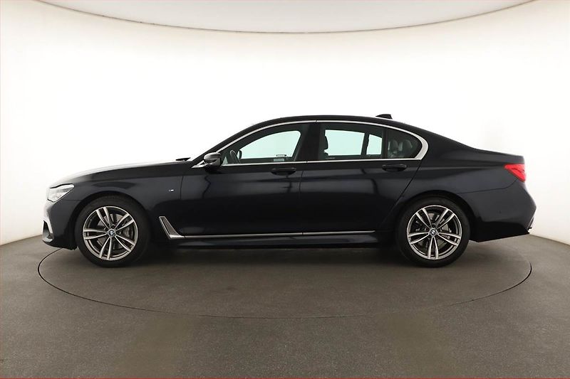 BMW Řada 7 (2019) M Paket 730 d xDrive, ČR - fotka 3 z 31