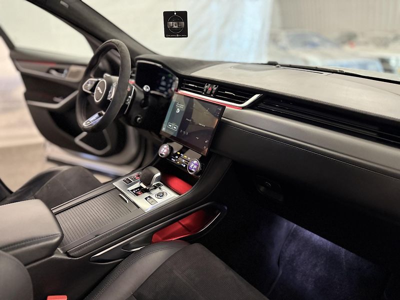 Jaguar F-Pace (2022) 5.0 SVR REZERVOVÁNO  - fotka 38 z 53