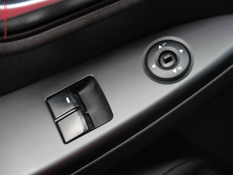 Hyundai ix20 (2012) 1.4i, ČR, AC, park.asist - fotka 11 z 17