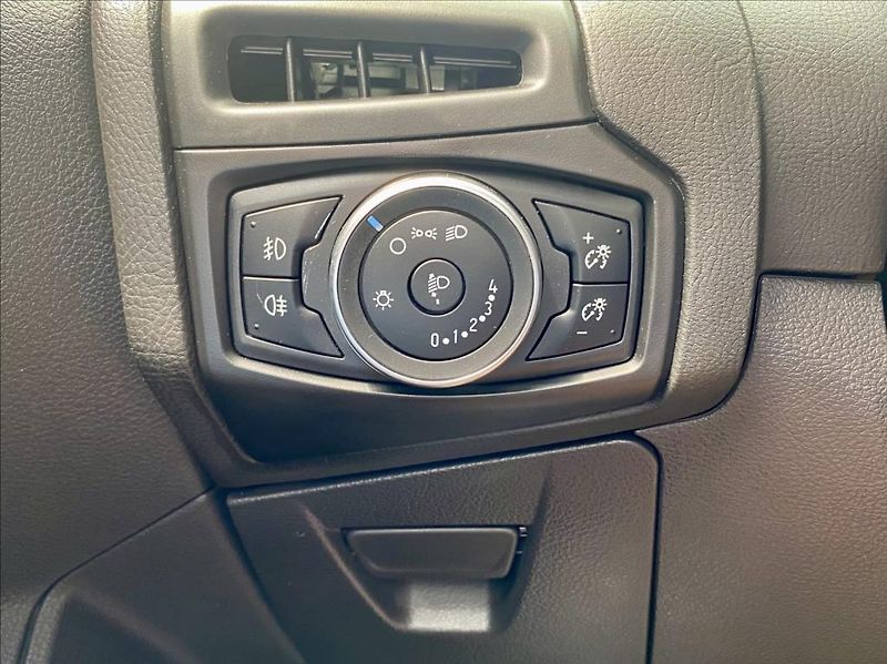 Ford Focus 1,5 TDCi NAVI VÝHŘEV - fotka 38 z 43