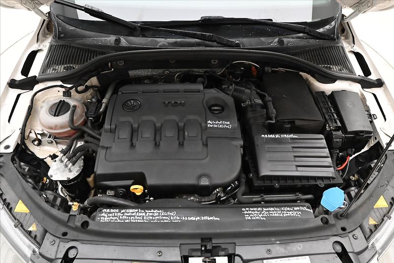 Škoda Octavia 2,0 TDI 135kW RS Záruka až 5 l - fotka 9 z 30