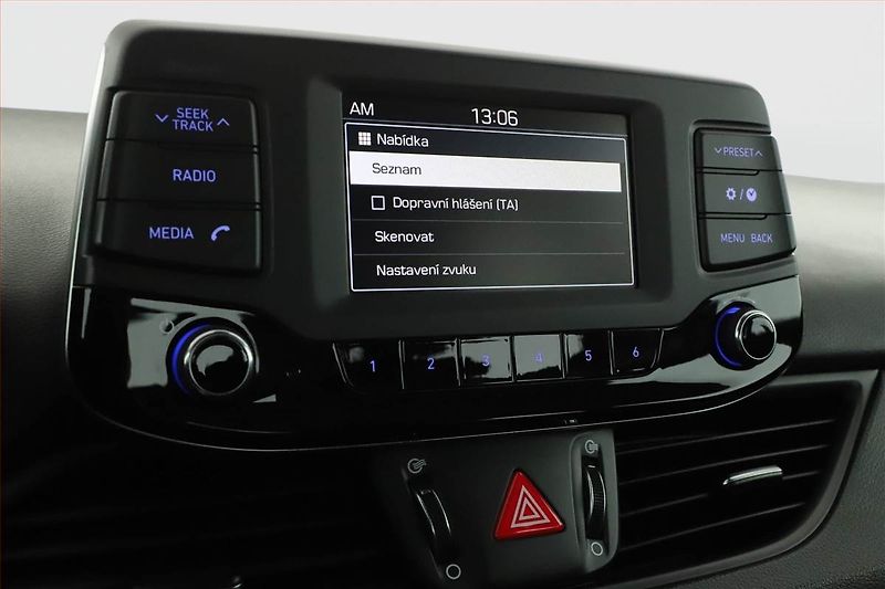 Hyundai i30 (2018) 1.0 T-GDI, Tempomat - fotka 10 z 17