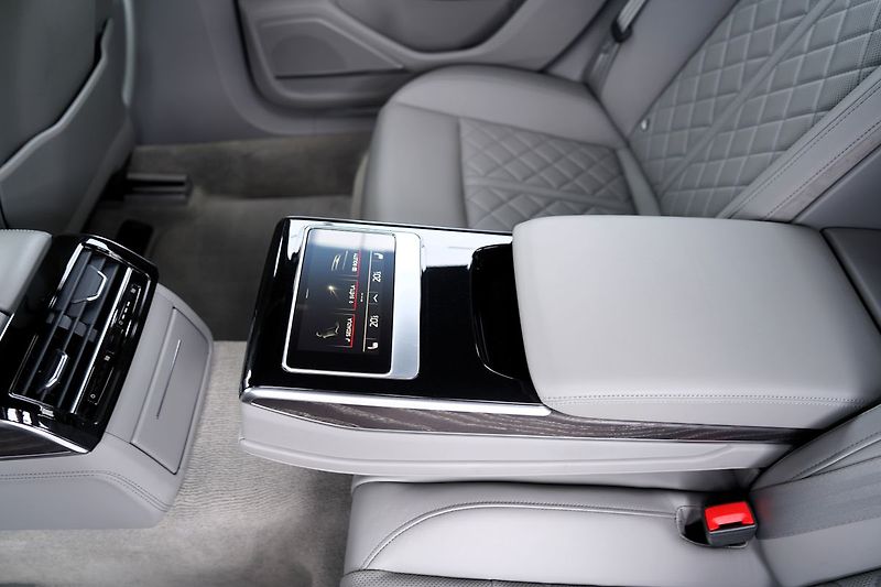 Audi A8 60 TSFI S-line/Q/B&O/Led/460PS - fotka 36 z 50