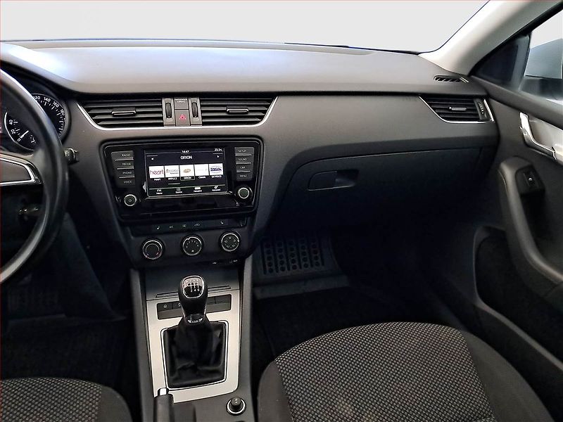 Škoda Octavia (2016) 2.0 TDI, Tempomat - fotka 8 z 12