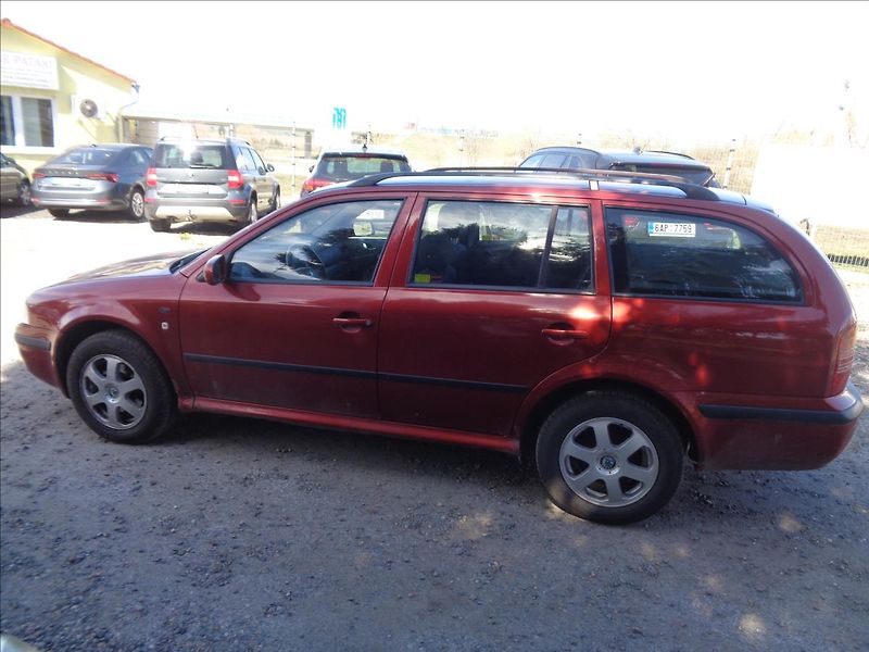 Škoda Octavia 1,9 - fotka 2 z 18