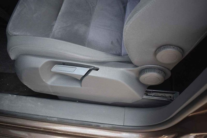 Volkswagen Touran působí usedle, ale je to dobrý rodinný společník