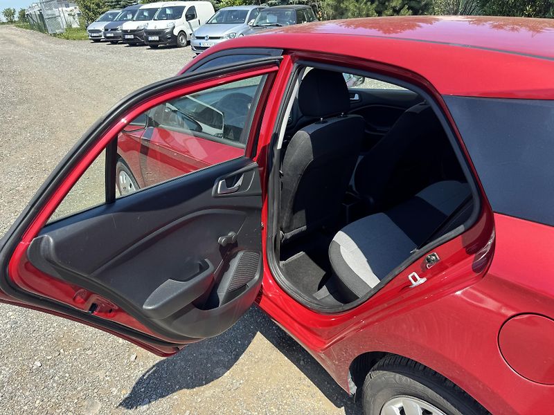 Hyundai i20 1.1CRDi,55kw,klima,ČR,1.maj. - fotka 11 z 31