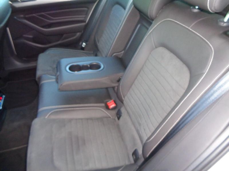 Volkswagen Passat 2.0 TDI DSG Elegance 110 kW - fotka 22 z 30