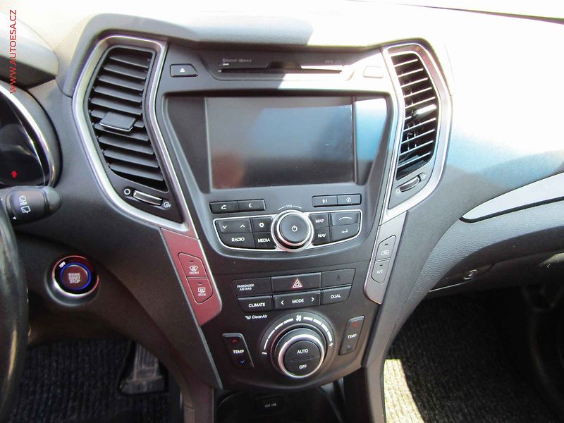 Hyundai Santa Fe (2015) 2.2 CRDi 4x4, AT, panor - fotka 16 z 25
