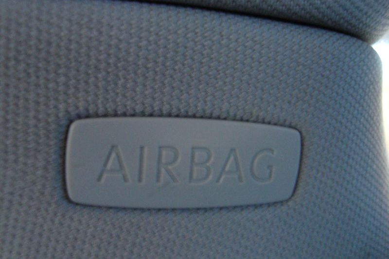 Volkswagen Golf (2011) VI.1.6TDi,ČR,S.kn1.MajSTK 8/27 - fotka 62 z 67