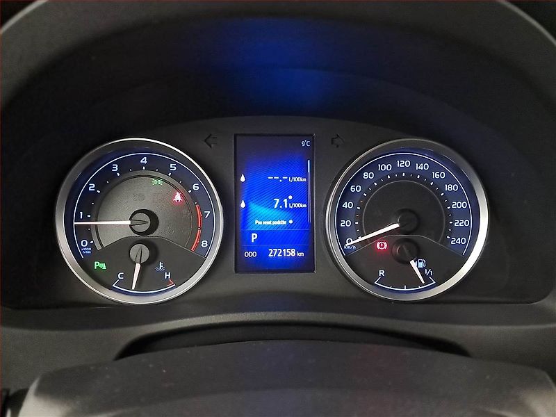 Toyota Corolla (2016) 1.6 Valvematic, Automat, Navi - fotka 11 z 23