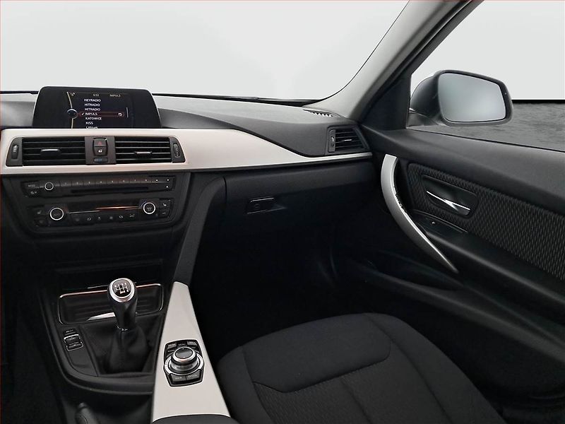 BMW Řada 3 (2013) 320 d xDrive, 4X4, Navi - fotka 8 z 17