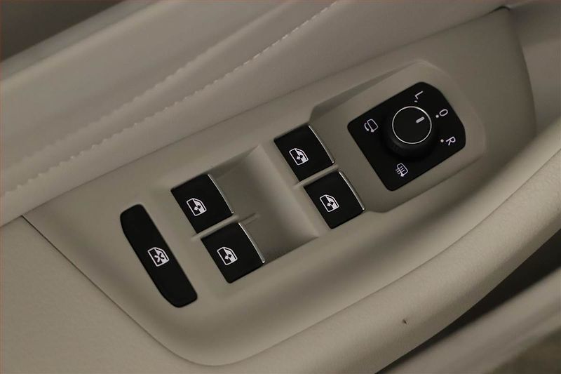 Volkswagen Passat (2022) 2.0 TDI - fotka 18 z 20