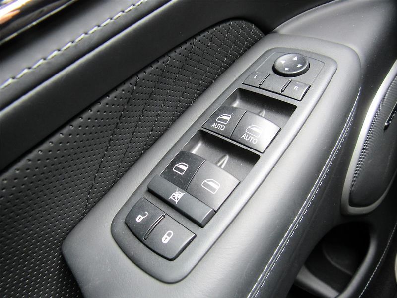 Jeep Grand Cherokee 6,2 V8 HEMI Trackhawk 527kW - fotka 28 z 37