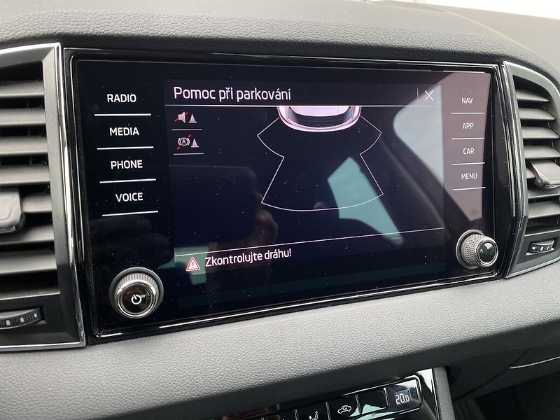 Škoda Karoq 1,0 TSI 81 kW Ambition - fotka 18 z 26