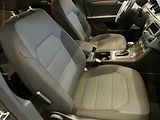Volkswagen Passat (2013) 2.0TDi, DSG, klima - náhled 11