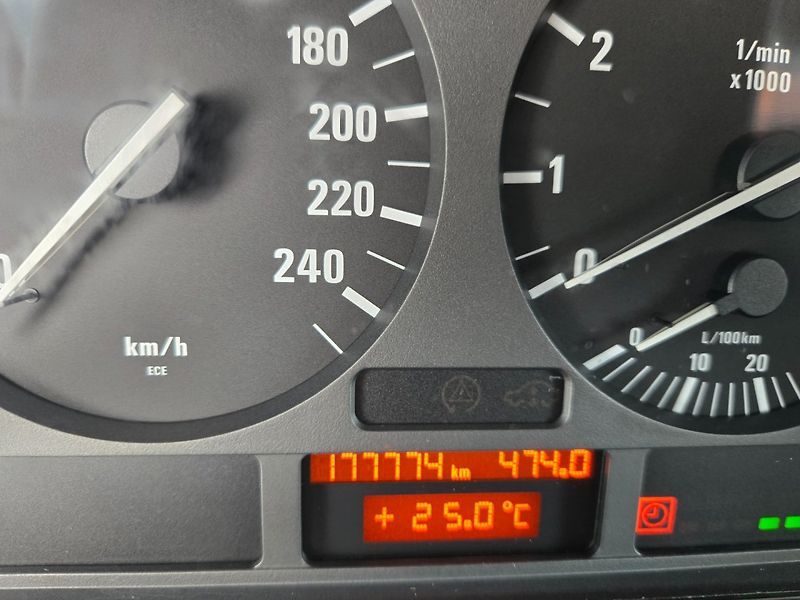 BMW Řada 5 (1997) 2.0 i Serviska - fotka 10 z 25