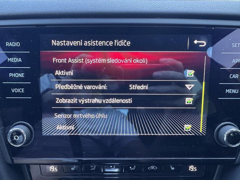 Škoda Octavia (2020) RS 2.0TSI 180kW DSG ACC LED ČR - fotka 21 z 29