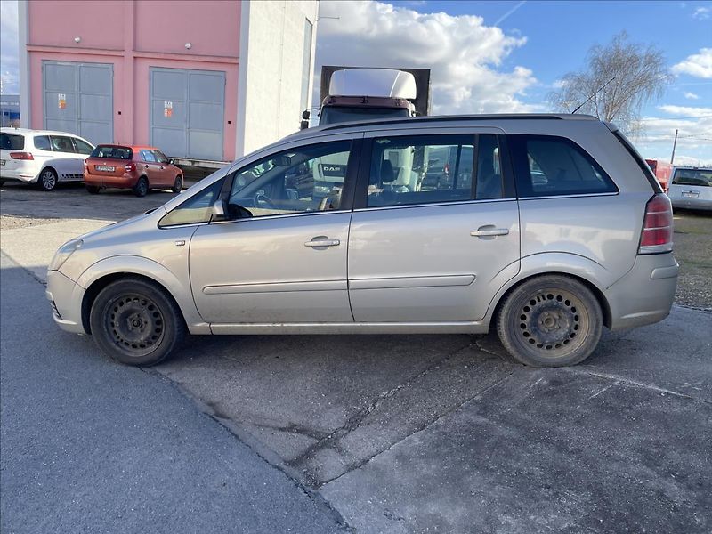 Opel Zafira 1,9 CDTI*88kW*7.míst*Servis - fotka 8 z 36