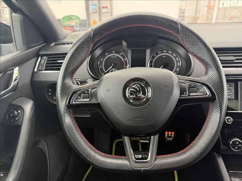 Škoda Octavia 2,0 TSI, VRS, DSG, SPORTSOUND - fotka 14 z 33