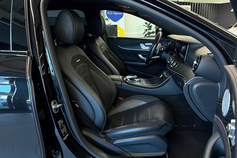Mercedes-Benz Třídy E (2018) Mercedes-Benz E 53 AMG 4Matic+ - fotka 22 z 52