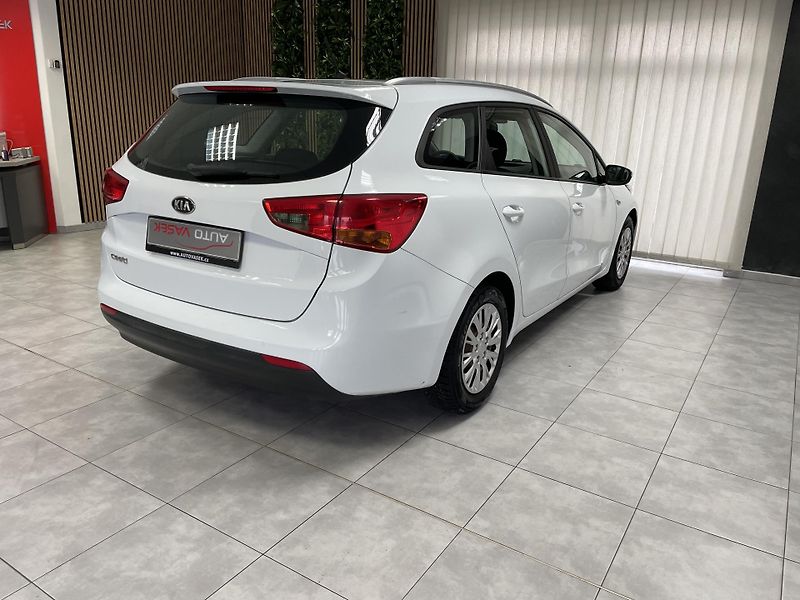 Kia Ceed 1.6 GDi ČR REZERVACE  - fotka 11 z 24