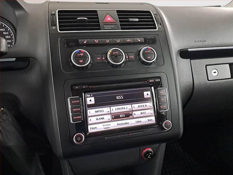 Volkswagen Touran (2013) 1.4 TSI, 7 míst, Tempomat - fotka 12 z 22