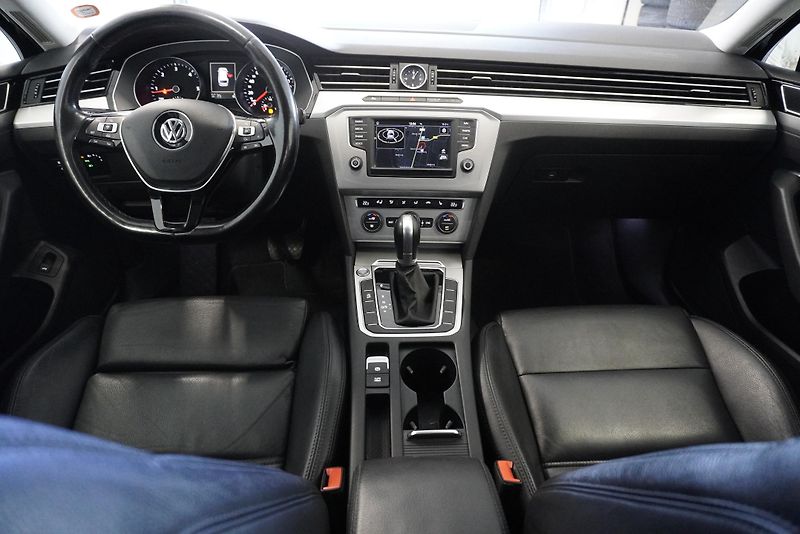 Volkswagen Passat 2.0TDi HIGHLINE DSG - fotka 31 z 42