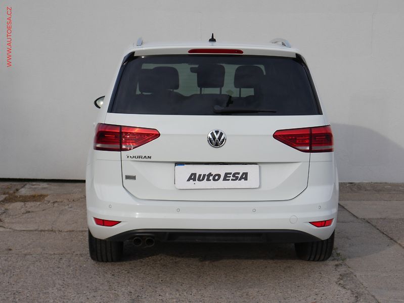 Volkswagen Touran (2016) 2.0TDi, ČR, Highline, LED - fotka 5 z 19