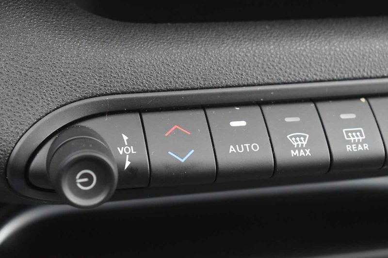 Jeep Avenger dobře poslouží menším rodinám, které nechtějí jezdit vždy jen po silnici.