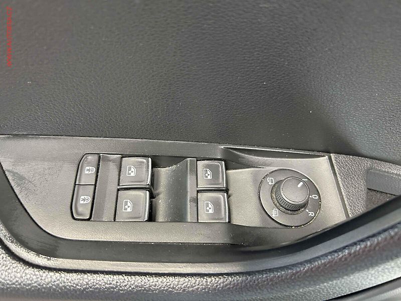 Škoda Superb (2018) 2.0TDi, ČR, L&K, bixen, kůže - fotka 12 z 17