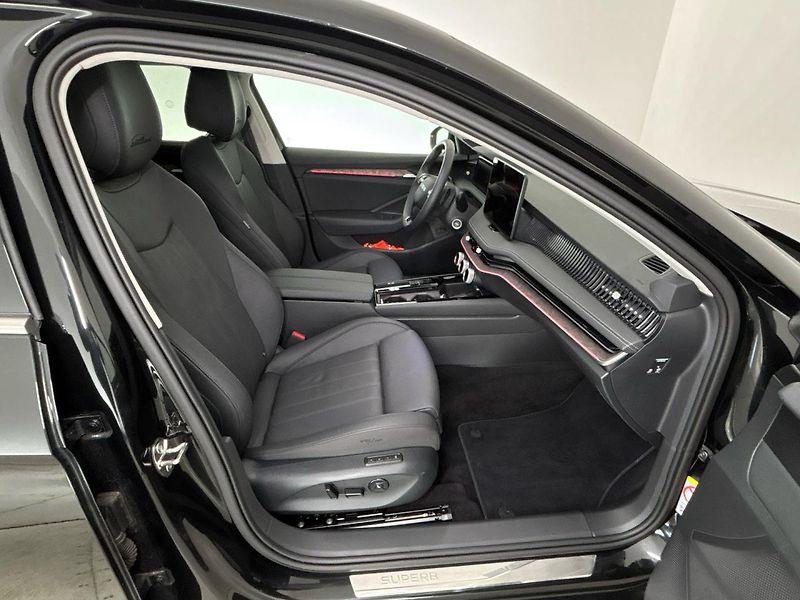 Škoda Superb Laurin & Klement 4x4 DSG - fotka 9 z 31