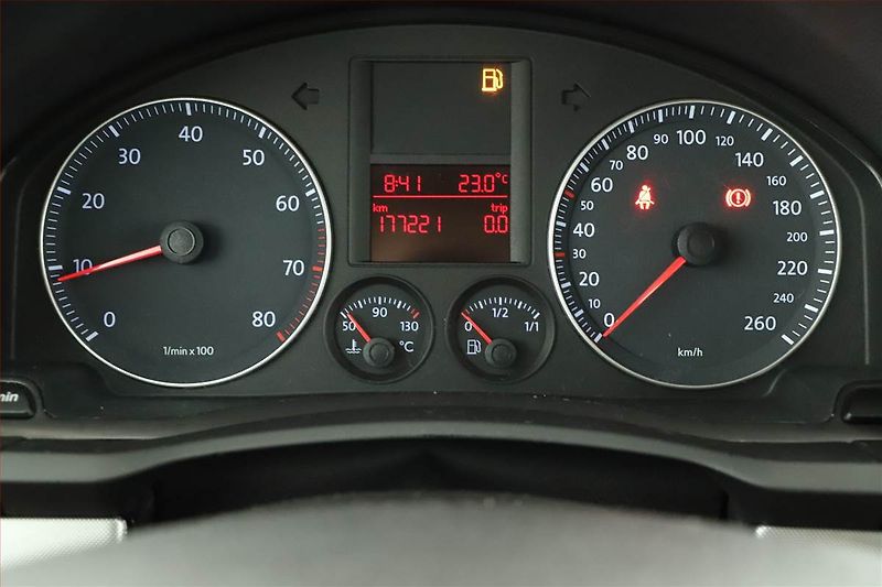 Volkswagen Golf (2007) 1.6, Park. senzory - fotka 8 z 13