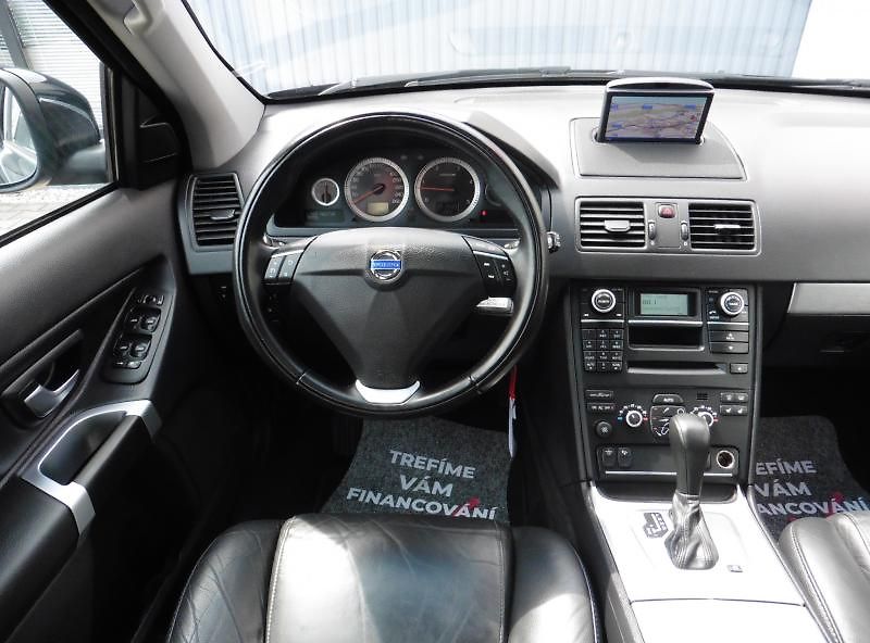 Volvo XC90 2,4 D5 Summum AWD A/T Navi 7.m - fotka 11 z 13