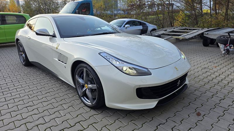 Ferrari GTC4 Lusso (2016) V12 SERVIS FERRARI - fotografie inzerátu