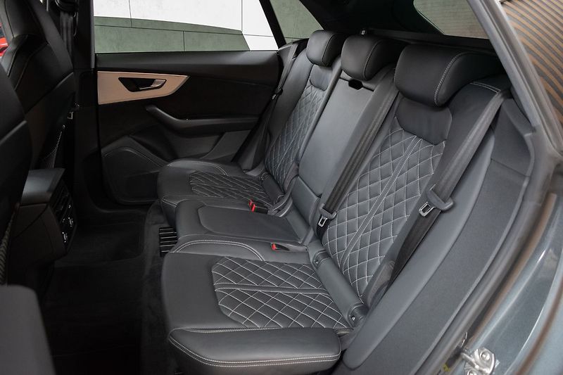 Audi Q8 50TDI S-LINE*4x4*AIR*KESSY*DPH - fotka 12 z 45