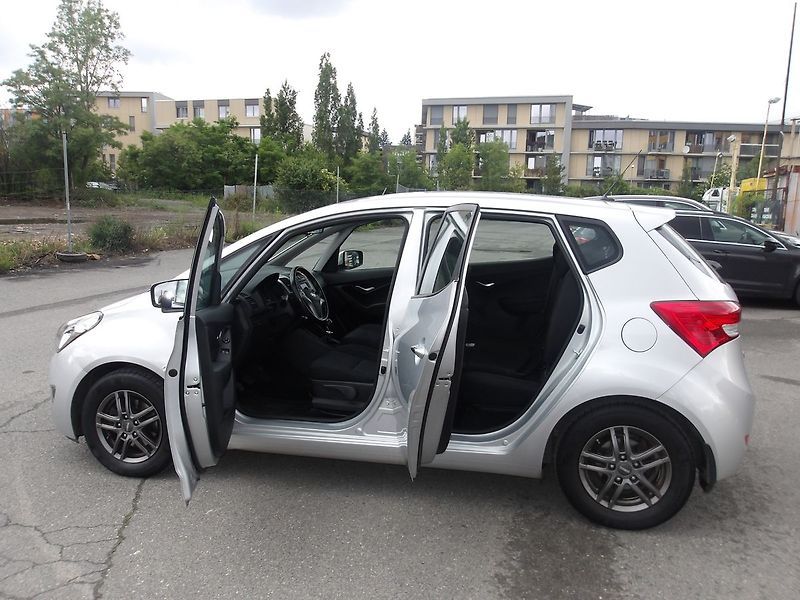 Hyundai ix20 1,6i 91kW NAJ.56000km !!! 1.MA - fotka 6 z 30
