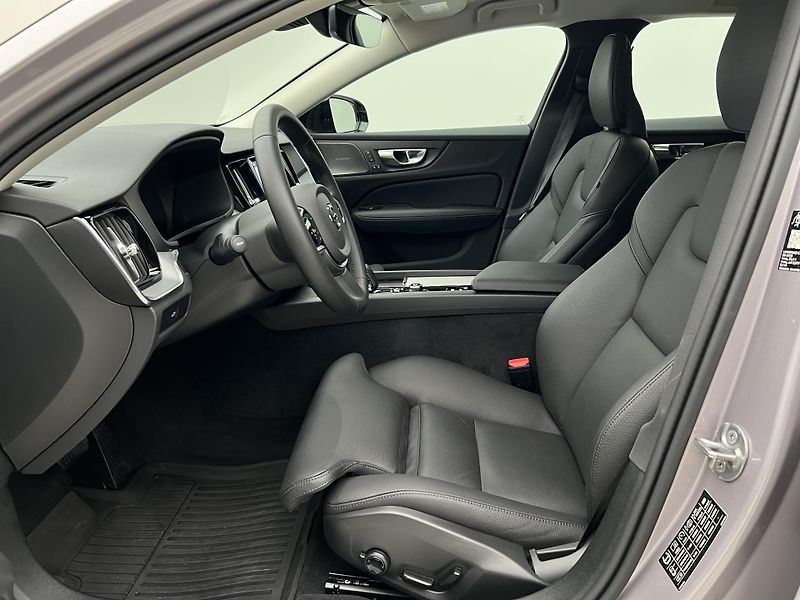 Volvo V60 B4 DARK PLUS 1. maj. - fotka 3 z 41
