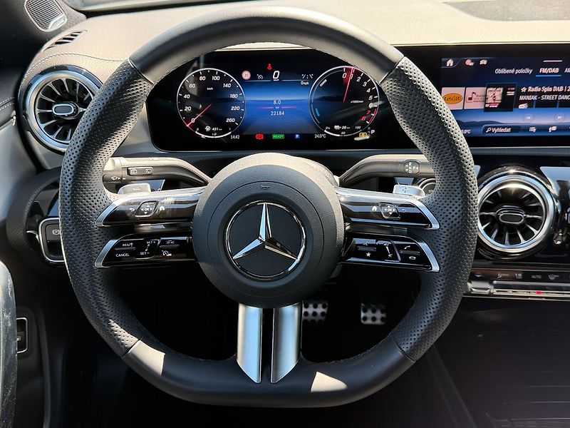 Mercedes-Benz CLA e Shooting Brake s hybridní te - fotka 17 z 37