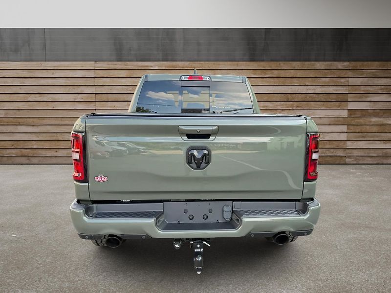 Dodge RAM (2020) +OFFROAD PAKET+LOOK26+HEMI+ - fotka 4 z 21
