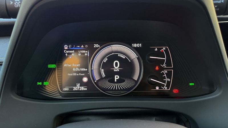 Lexus UX 250h 300H 2,0 HEV F SPORT DESIGN - fotka 9 z 25