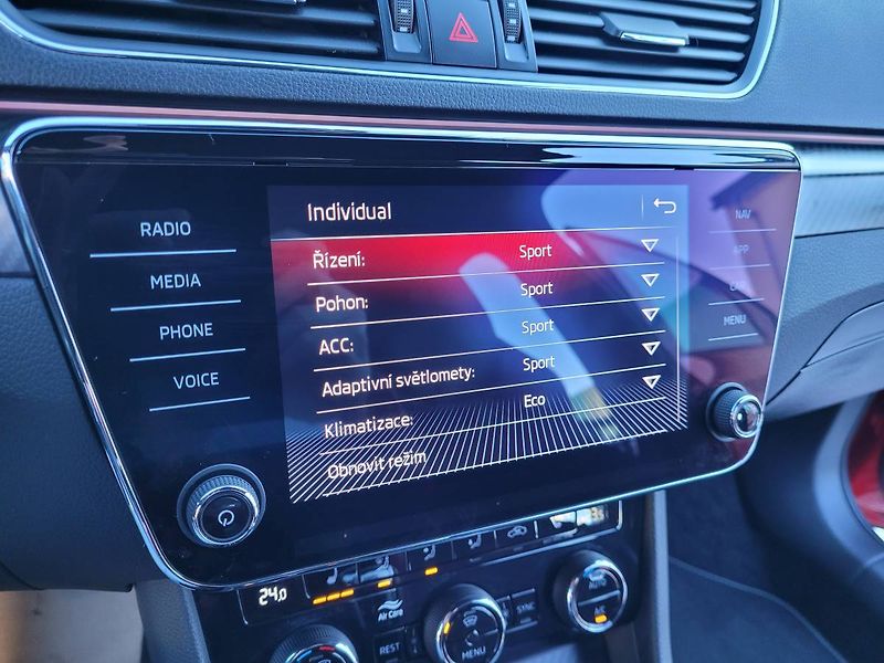 Škoda Superb 2.0 TDI DSG7 140kW Sportline 4 - fotka 38 z 62