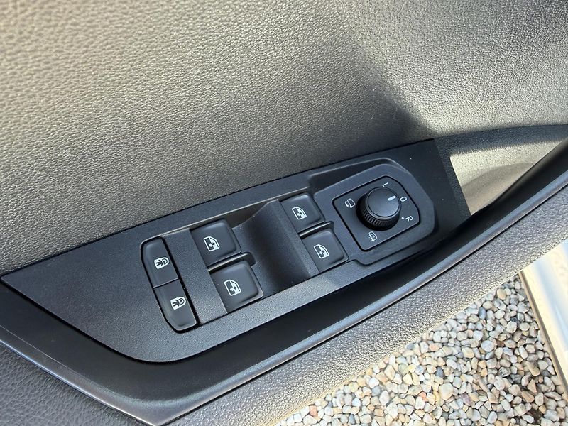 Škoda Karoq 1,5 TSi/110kW DSG - STYLE,TZ,. - fotka 10 z 88