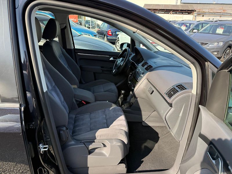 Volkswagen Touran 1.4 TSI HIGHLINE - fotka 10 z 13