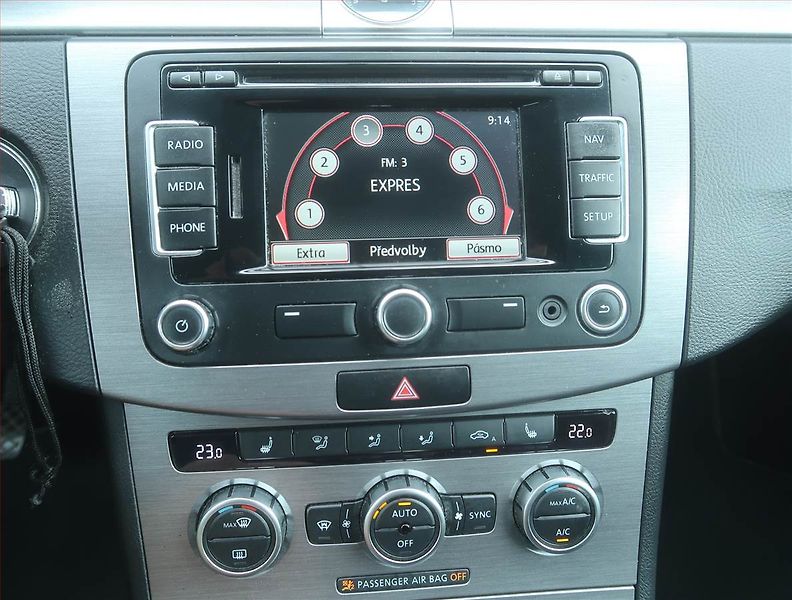 Volkswagen Passat (2013) Comfortline 2.0 TDI - fotka 12 z 16