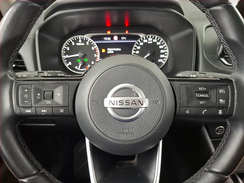 Nissan Qashqai (2021) 1.3 DIG-T - fotka 17 z 18