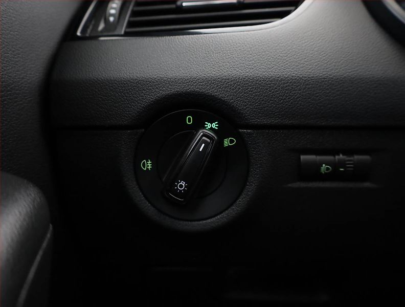 Škoda Octavia (2016) 1.6 TDI, Tempomat - fotka 12 z 15